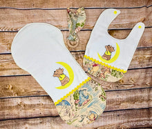 Load image into Gallery viewer, Winnie The Pooh &amp; Friends YELLOW Baby Bib &amp; Burp Cloth Set