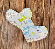 Load image into Gallery viewer, NICU Bonding Baby Hearts